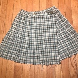 Raw distressed hem plaid pleated skirt